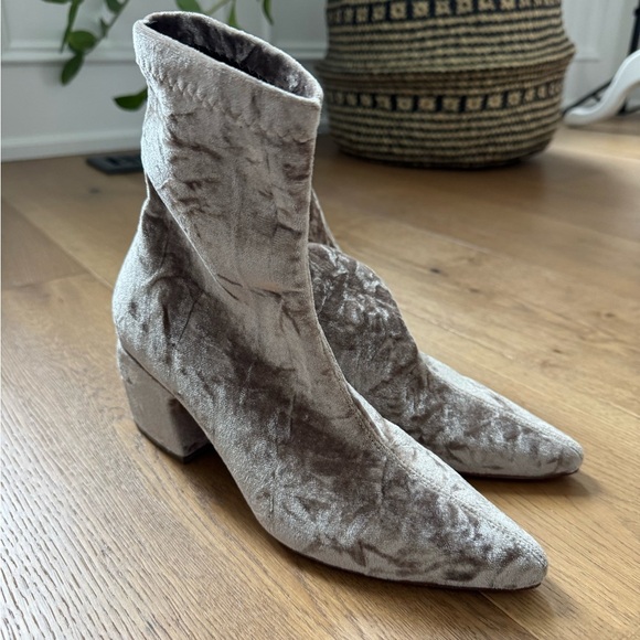 Rachel Comey Zaha Boot - Stretch Velvet - Oyster Size 5 - EUC - Picture 10 of 11